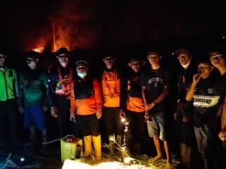 Para petugas pemadam kebakaran lahan kelapa sawit di Desa Butas Bagu, Sembakung. Dok.BPBD Nunukan.
