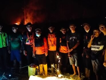 Para petugas pemadam kebakaran lahan kelapa sawit di Desa Butas Bagu, Sembakung. Dok.BPBD Nunukan.