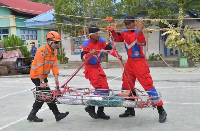 
					Simulasi SPAB di SMPN I Nunukan. Edukasi kesiapsiagaan bencana sejak dini. Dok.Prokopim Nunukan.