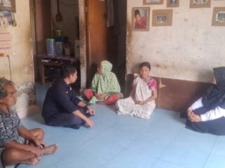 Nurazima (26) mahasiswi semester 1 Poltek Nunukan saat didatangi Anggota DPRD Nunukan, Andi Fajrul Syam dan Kaprodi Teknik Alat Berat Poltek Nunukan, Canda Putri Anggini. Dok.Andi Fajrul.