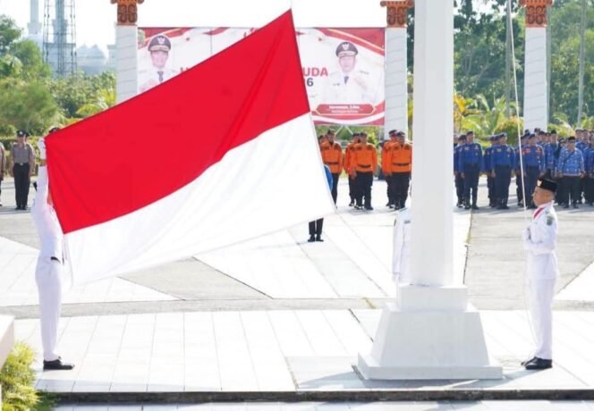 
					Upacara peringatan Sumpah Pemuda ke 98 di Halaman Kantor Bupati Nunukan. Dok.Prokopim.